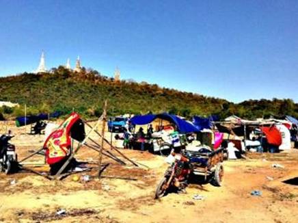 Borei Keila - evicted residents shelters in Phnom Bat, Odong (Ly Meng Hour, RFI) Jan. 2012.