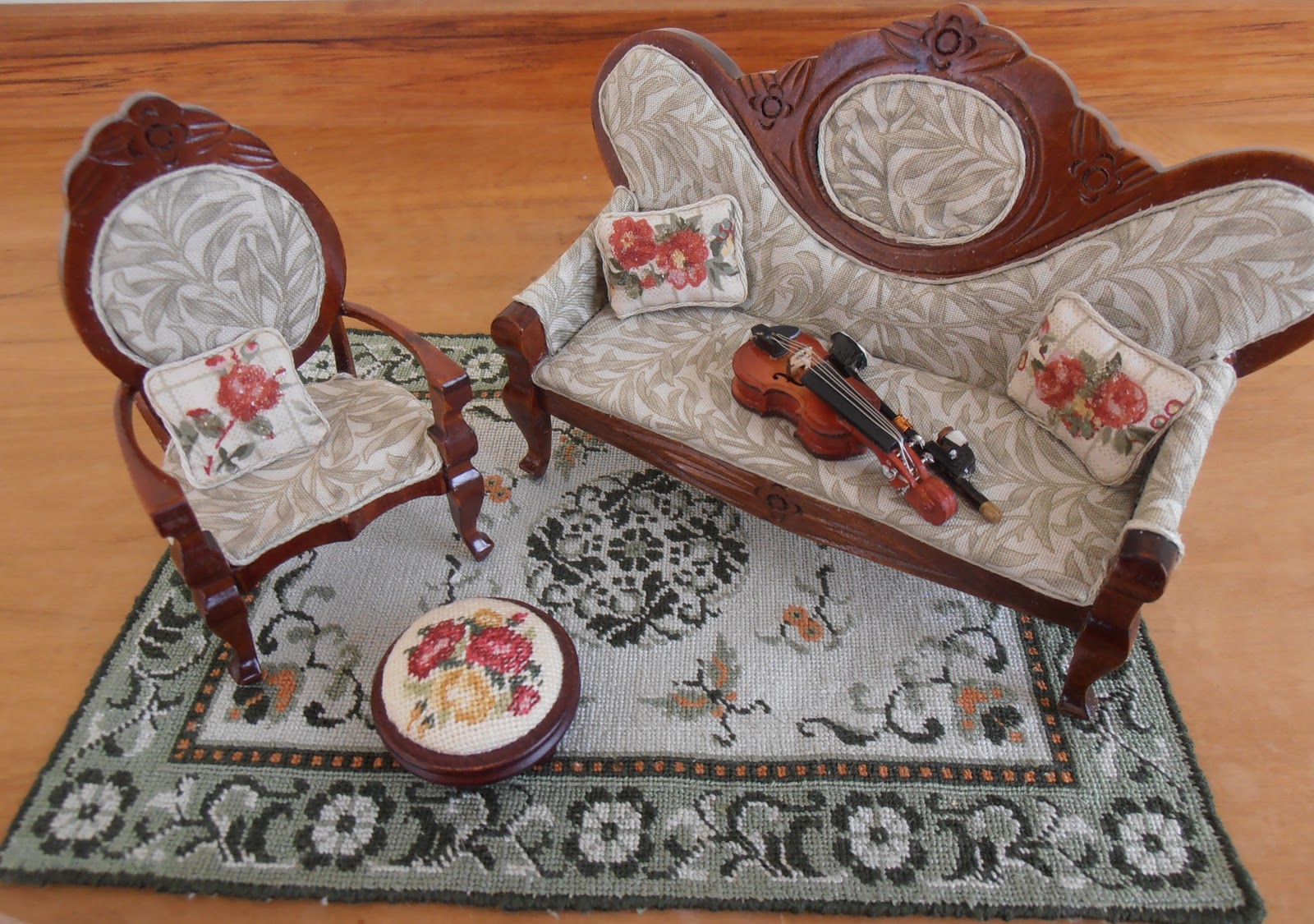 dolls houses and minis How to Reupholster 112 Scale Furniture