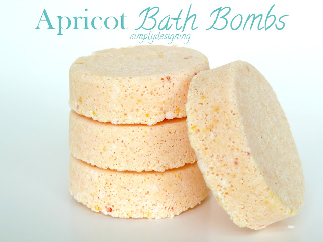 Apricot DIY Bath Bombs (aka fizzy bath bombs) - #diybeauty #diyspa #bathbombs #craft #homemade #recipe Apricot DIY Bath Bombs (aka fizzy bath bombs) - #diybeauty #diyspa #bathbombs #craft #homemade #recipe