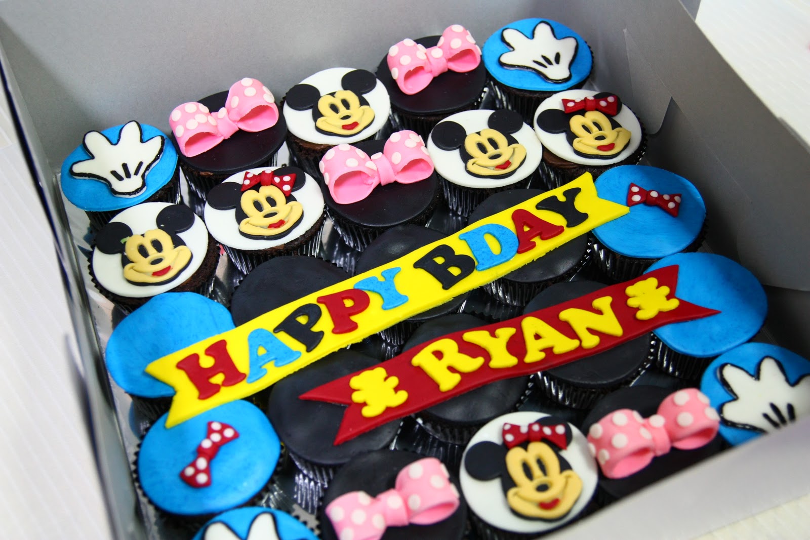 mickey and minnie cupcakes