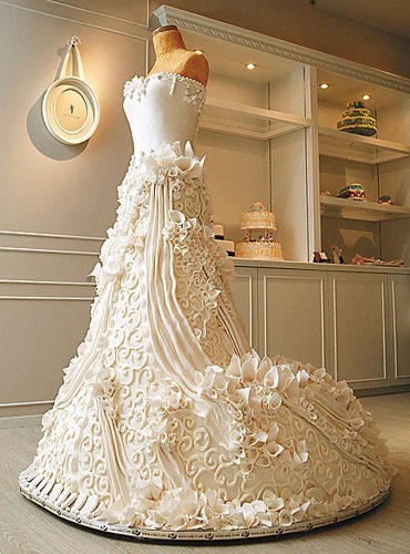 If you want a wedding cake this beautiful for your Hawaii wedding then make 