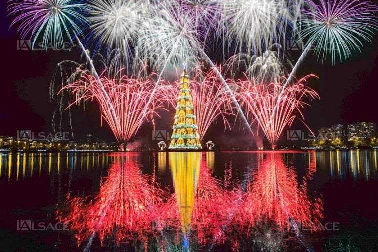 World's Largest Floating Christmas Tree in Rio de Janeiro, Brazil