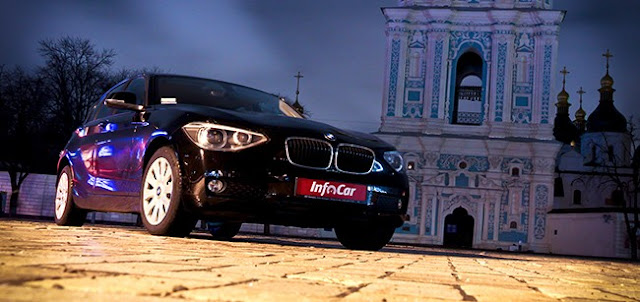 BMW 1-Series в свете фонарей
