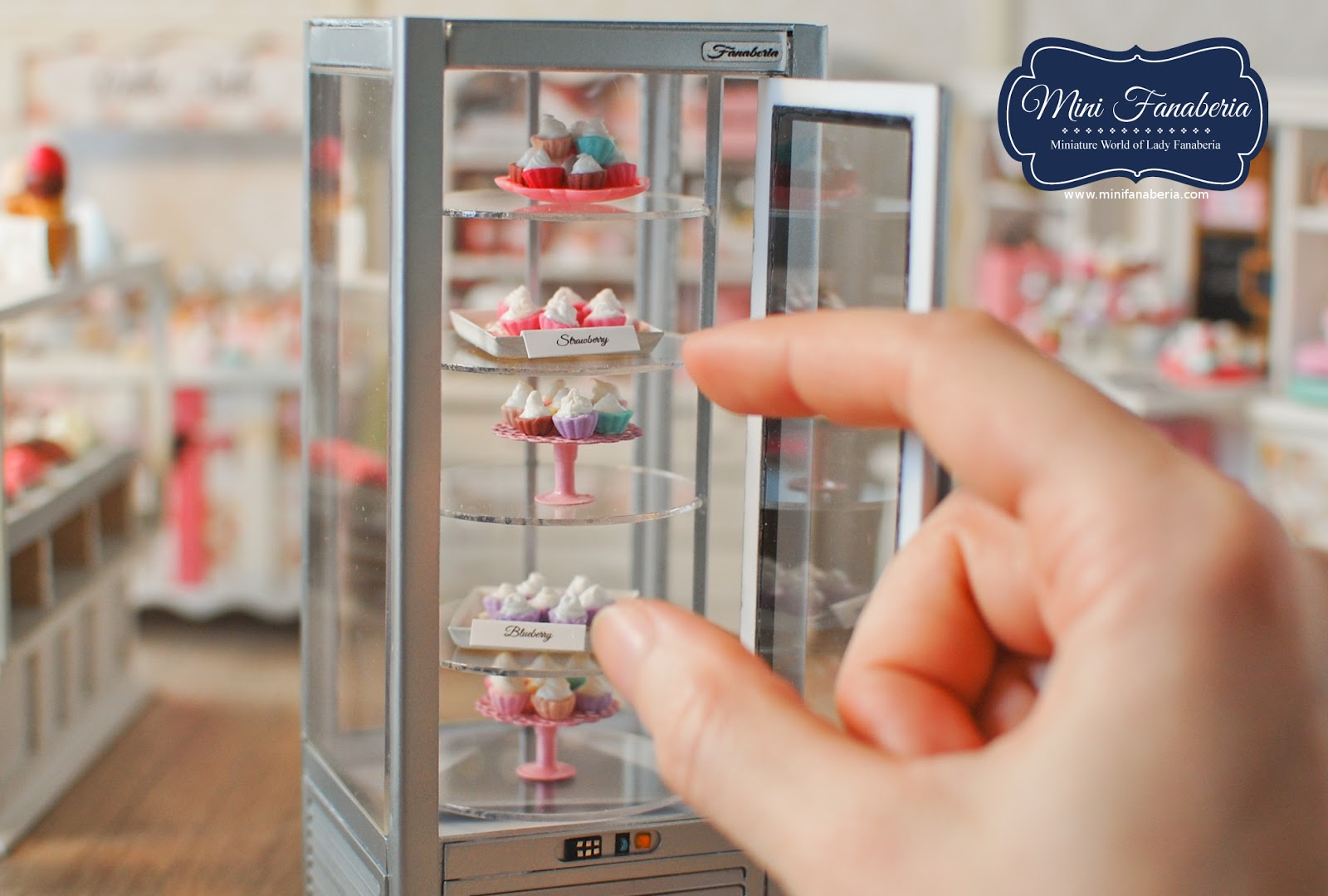 MiniFanaberia Lodówka handmade/ Mini cake display fridge