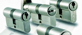 cerrajeros La Malvarrosa cerrajero la malvarrosa, abrir puerta la malvarrosa, cambio de cerraduras la malvarrosa, cambio de bombillo la malvarrosa