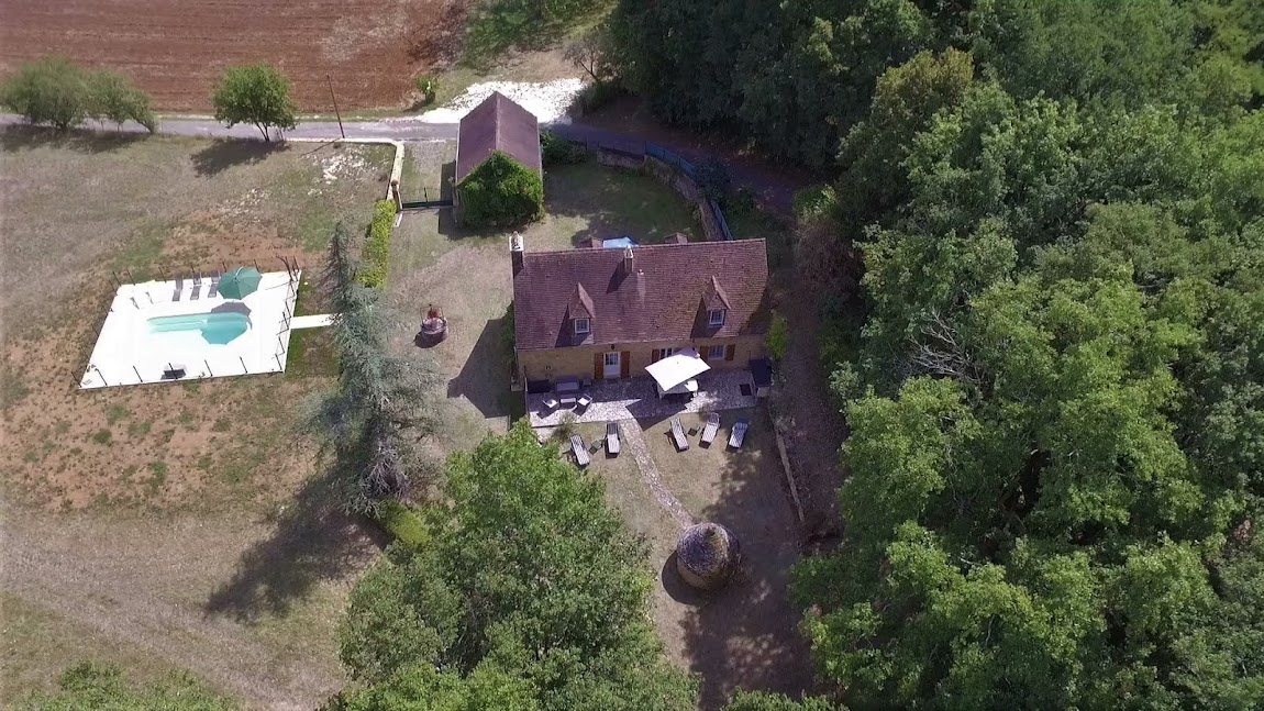 La Grange au Puits,location saisonniere maison 6 personnes en Dordogne avec piscine