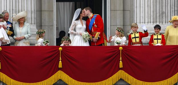 prince william kate middleton kiss. Prince William Kate Middleton