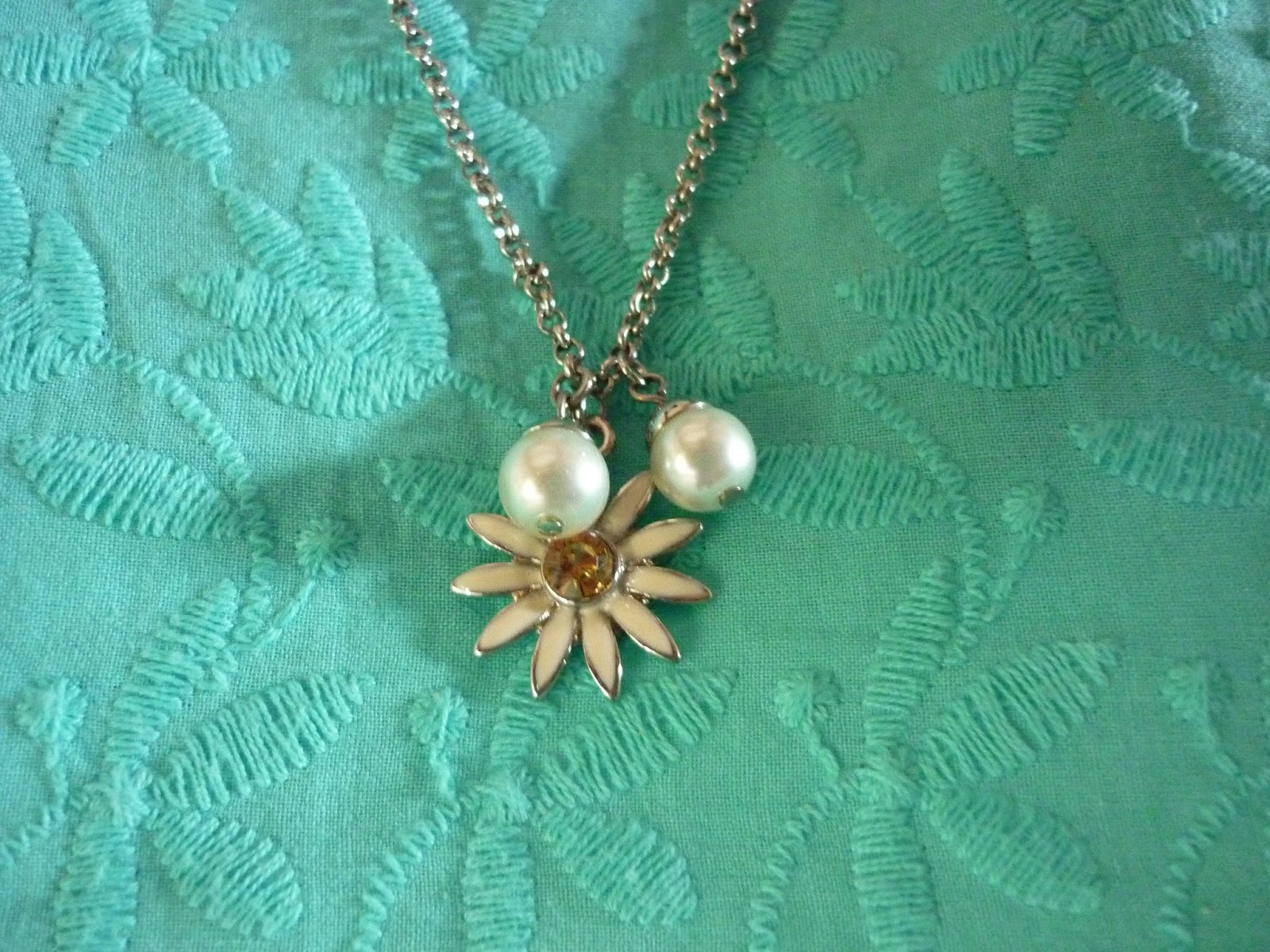 Daisy Flower Necklace | Petite Silver Vixen
