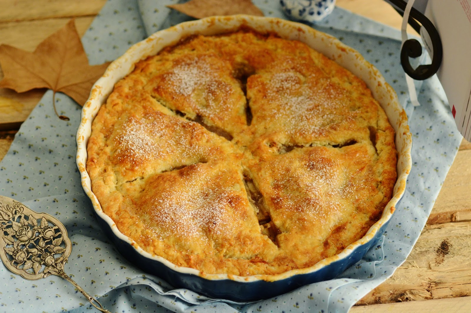 Apple pie. Tarta de manzana inglesa. Cuchillito y Tenedor