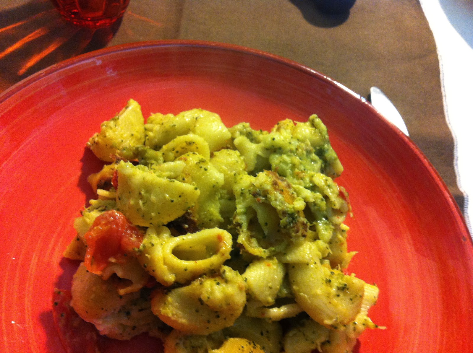 Pasta gratinata con broccoli e pomodoro