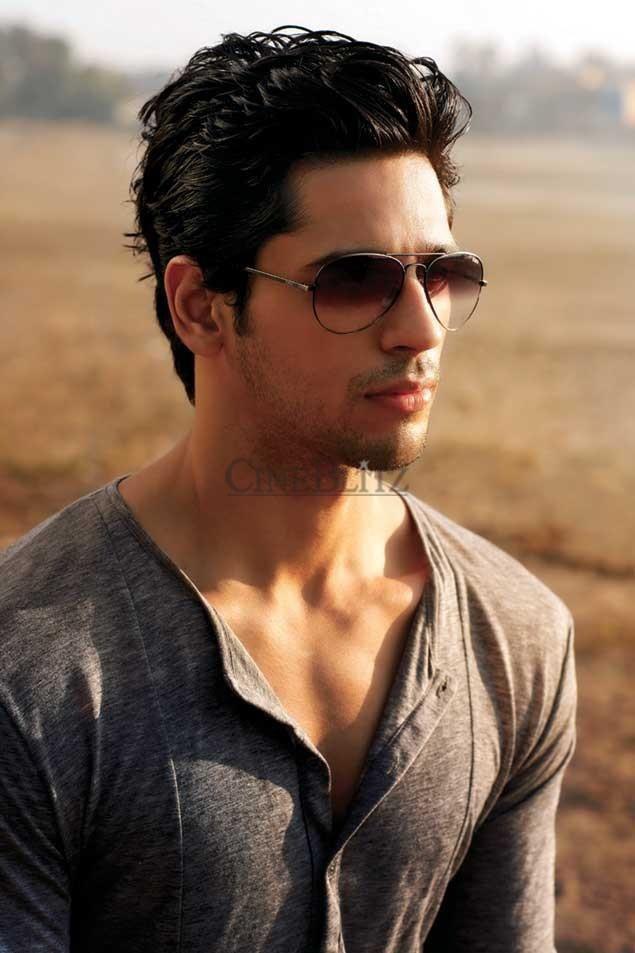 Hot Body Shirtless Indian Bollywood Model & Actor: Siddharth Malhotra