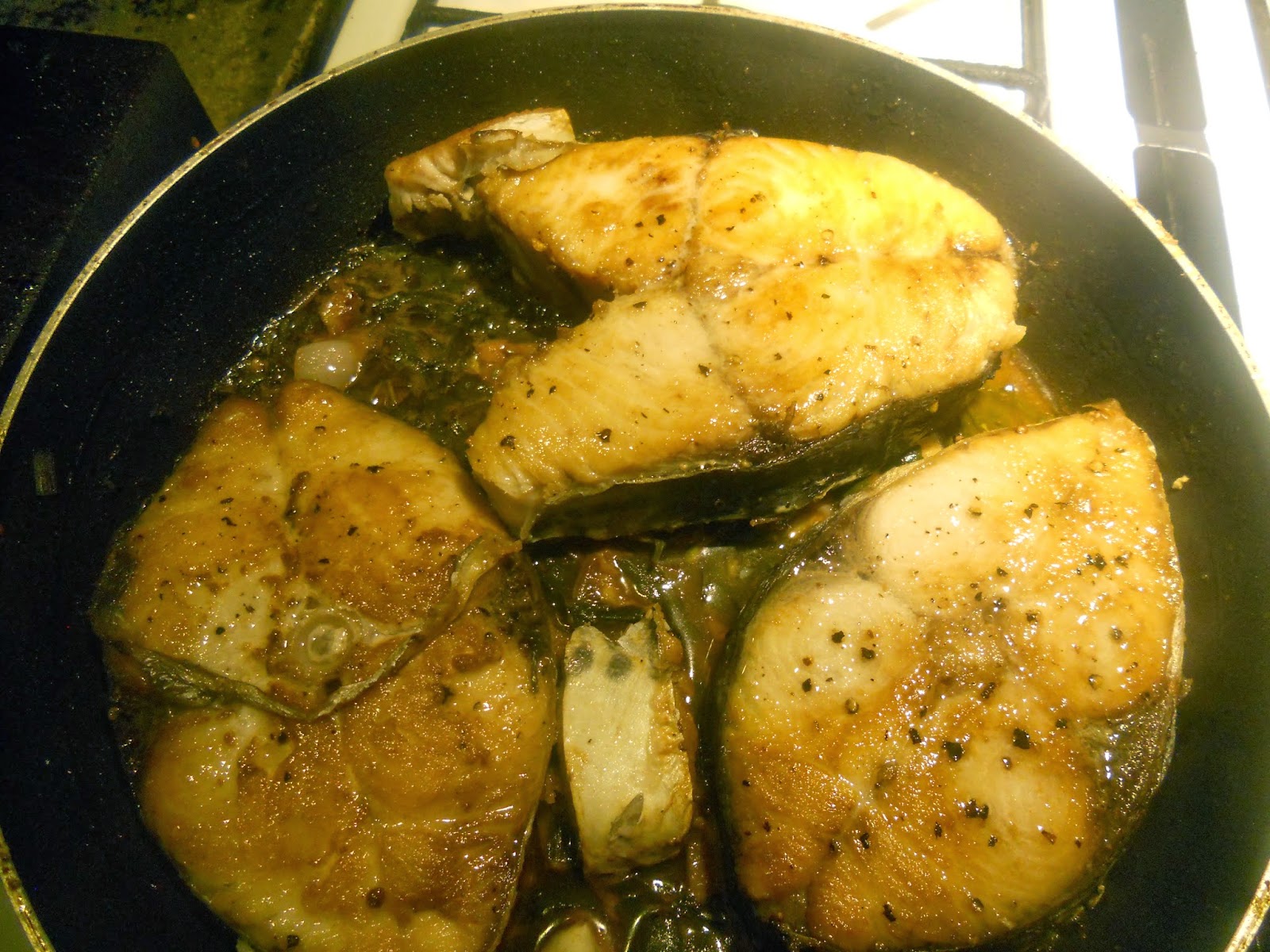 A la mode frangourou Panfried mackerel with tangy sauce