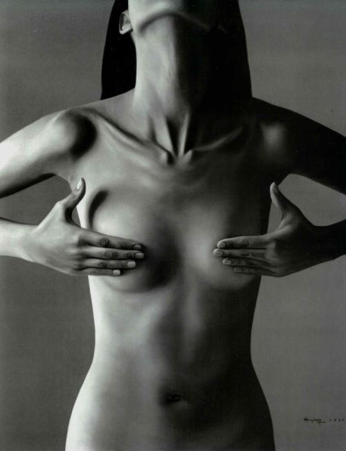 Juan Carlos Manjarrez pinturas hiper-realistas retratos e nudez preto e branco