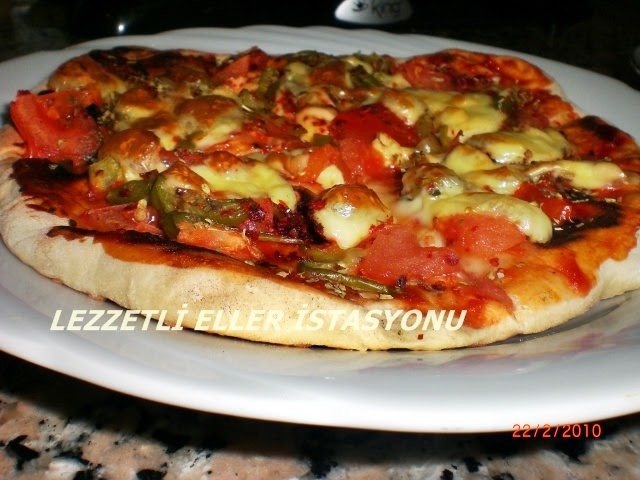 LEZZETLİ ELLER İSTASYONU EKMEK HAMURUNDAN PİZZA