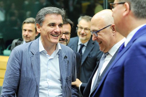 Τα χαμόγελα των υπουργών πριν το κρίσιμο Eurogroup