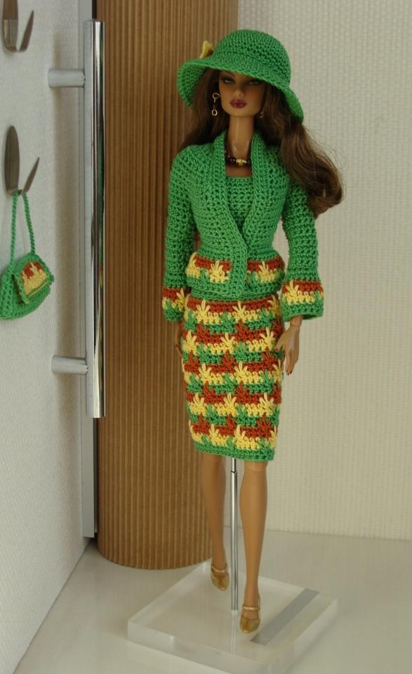 Roupinhas de Crochet para a Barbie  Roupas de crochê para bonecas, Roupas  barbie de crochê, Crochê