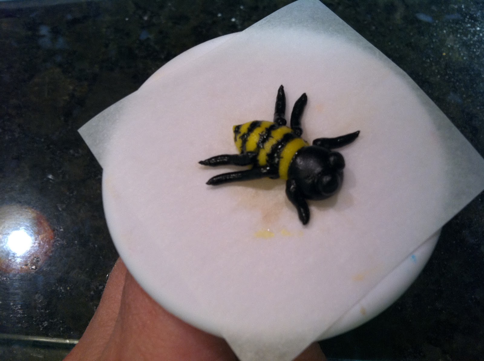 The Iced Queen Royal Icing Bees