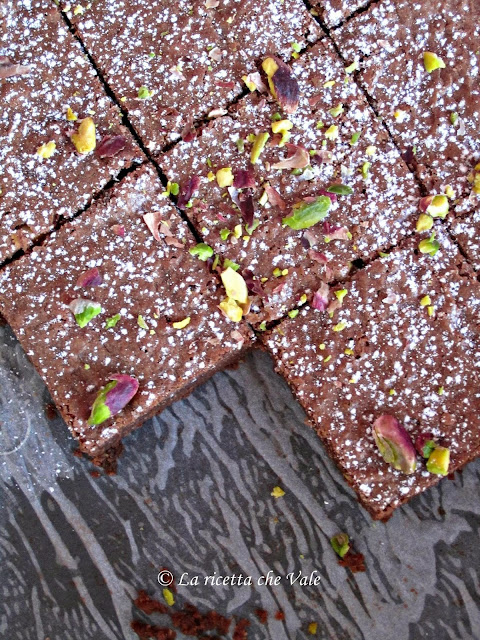 Brownie con nocciole e pistacchi