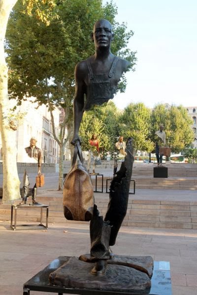 bruno catalano esculturas invisíveis corpo rasgado buraco transparente arte viagem