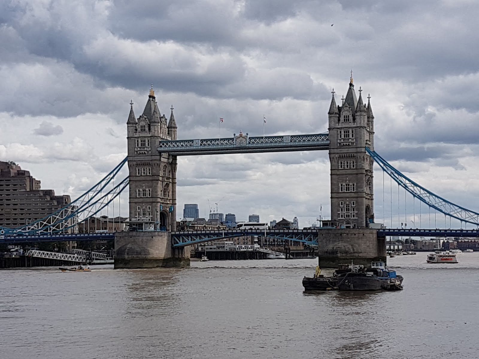 LONDON BRIDGE