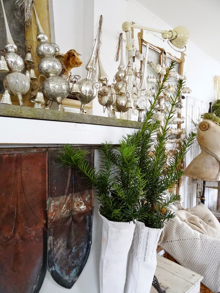 princessgreeneye: weihnachtliche Kaminumrandung und 2 Buch