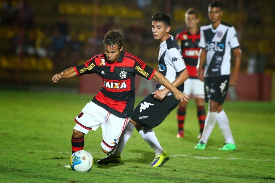 Prioridade: Guedes oferece clubes de futebol brasileiros a xeiques
