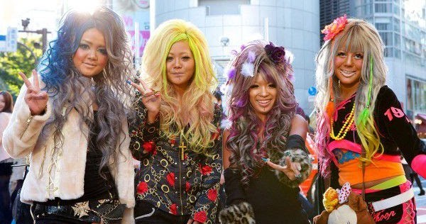 Özgür ve Özgün Fikir.: Japon kızları gözlerini neden büyütüyor?