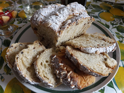 Pasqua, la colomba e la macchina del pane