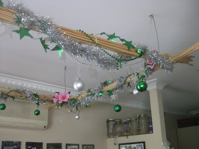 Making your own Christmas decorations - with a tropical theme