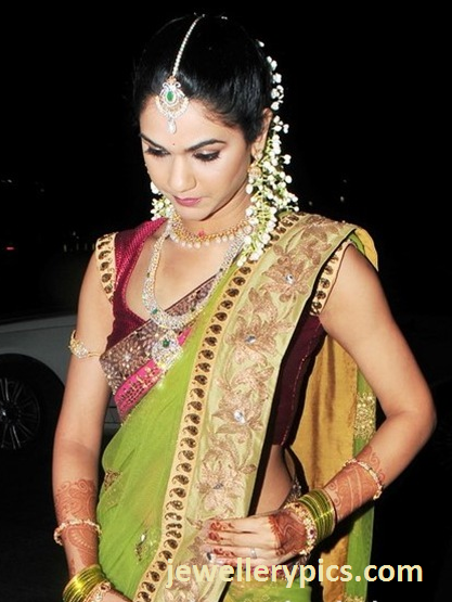 Jewelry Hero Allu Arjun Wife Sneha Reddy Saree Jewellery Sneha reddy in diamond necklace with emeralds and with pearls, jhumkas, bridal mango haaram , bridal vaddanam, armlet and bangles. jewelry blogger