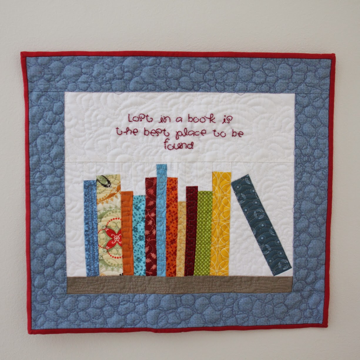 Macaron Quilts Bookshelf Mini Quilt (Plus a tip for hanging mini quilts!)