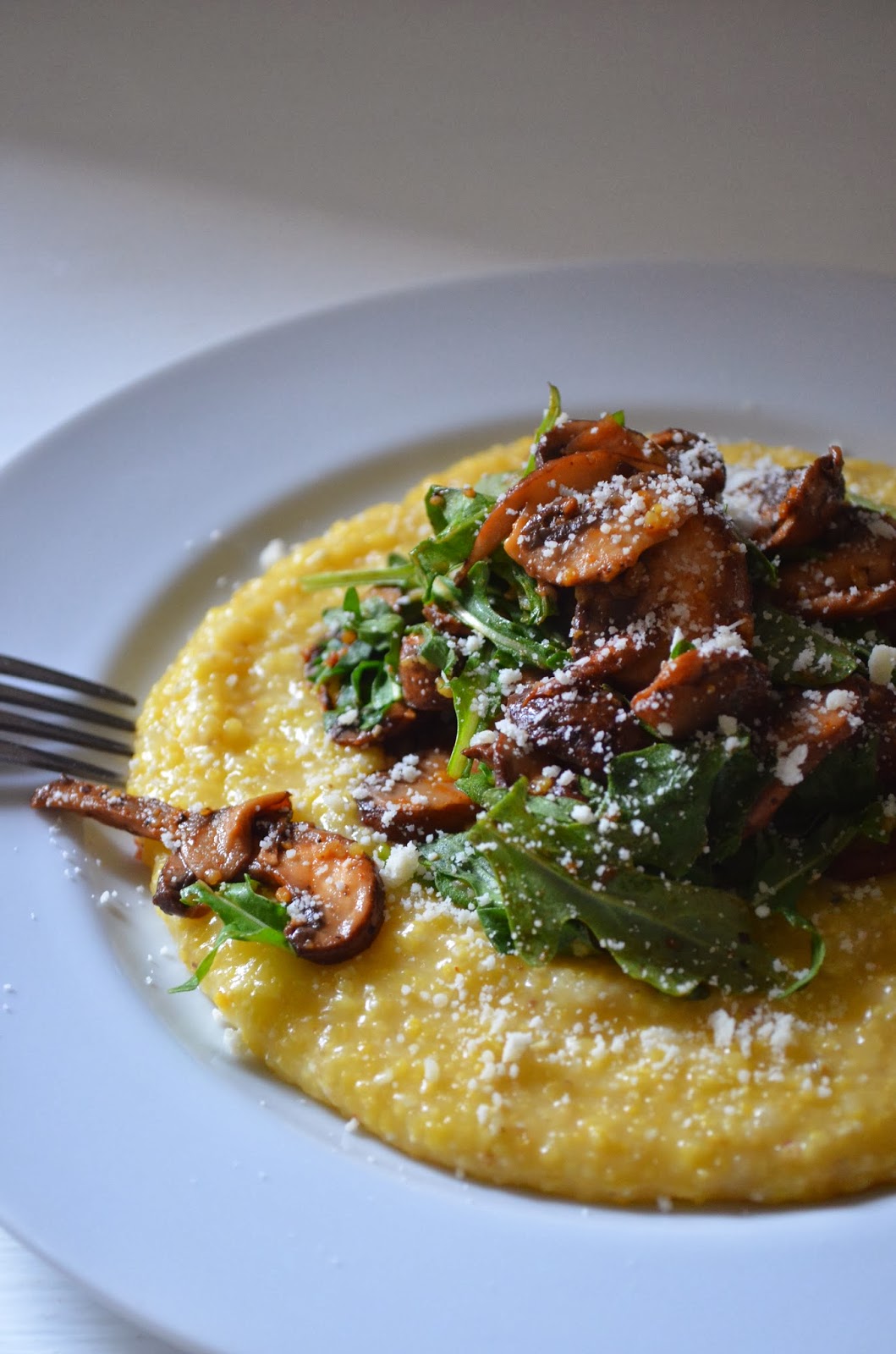 amour fou(d) soft polenta with mushrooms and arugula.