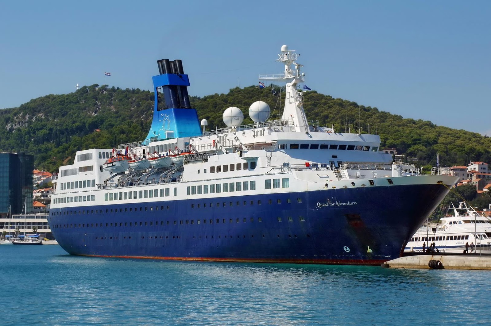 Ships in Split Quest for Adventure (cruise ship, 1981) IMO 8000214