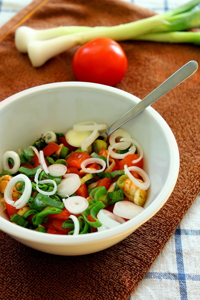 Recipe of Spring Onion & Tomato Salad How to Make Spring Onion