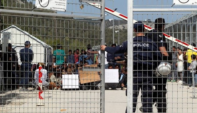 Ιρακινοί «πρόσφυγες» στην Μυτιλήνη έκλεψαν δεκάδες tablets από κατάστημα και τα πούλησαν στο hot spot! Ιρακινοί «πρόσφυγες» στην Μυτιλήνη έκλεψαν δεκάδες tablets από κατάστημα και τα πούλησαν στο hot spot!