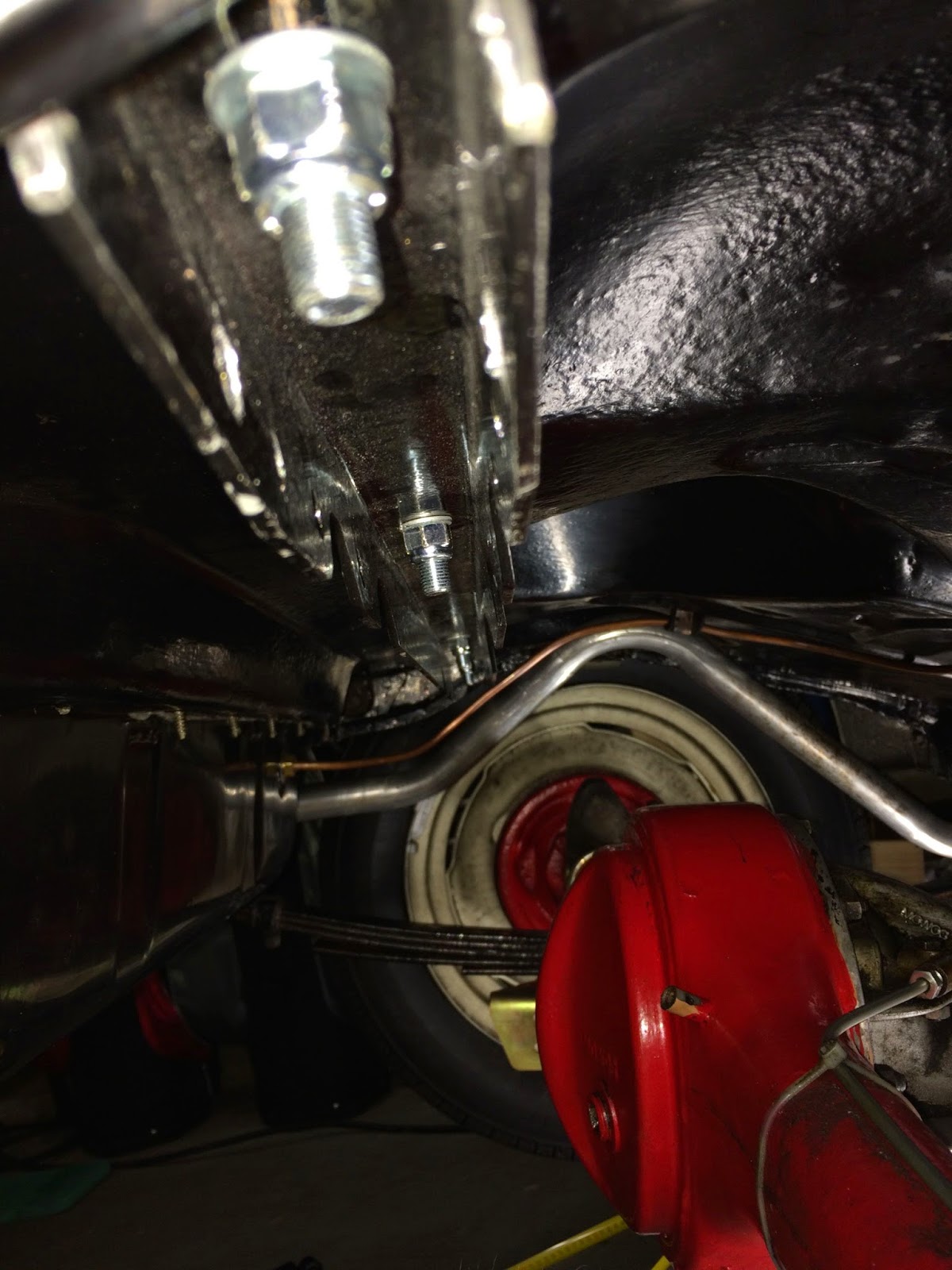 Theo's Morris Minor 1000 Tourer Fitting telescopic shock absorbers rear