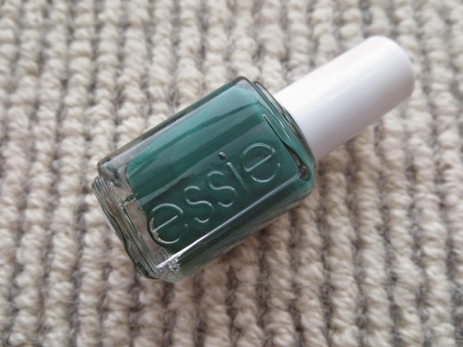 a picture of Essie Going Incognito nail polish