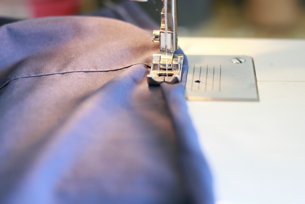 Liz Makes Liz makes curtains from pillowcases