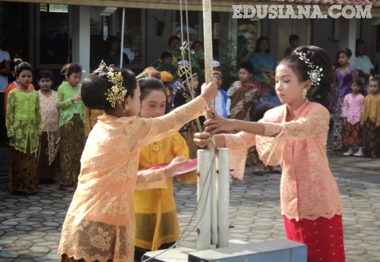 Contoh Geguritan Tema Kartini