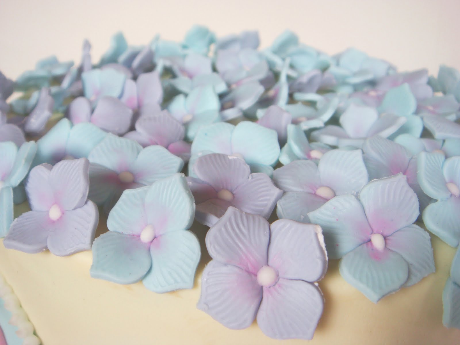 butter hearts sugar Pastel Hydrangea Cake