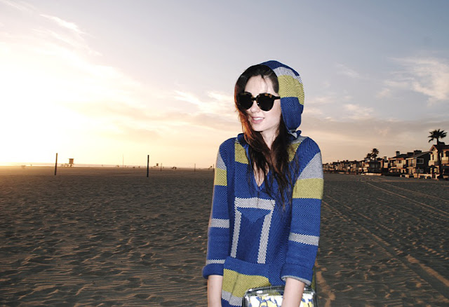 fashion blogger wearing BCBG sweater on beach