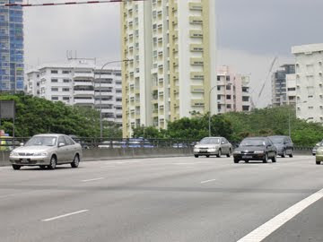 Kenapa di Singapura Tak Ada Pembatas Jalan?