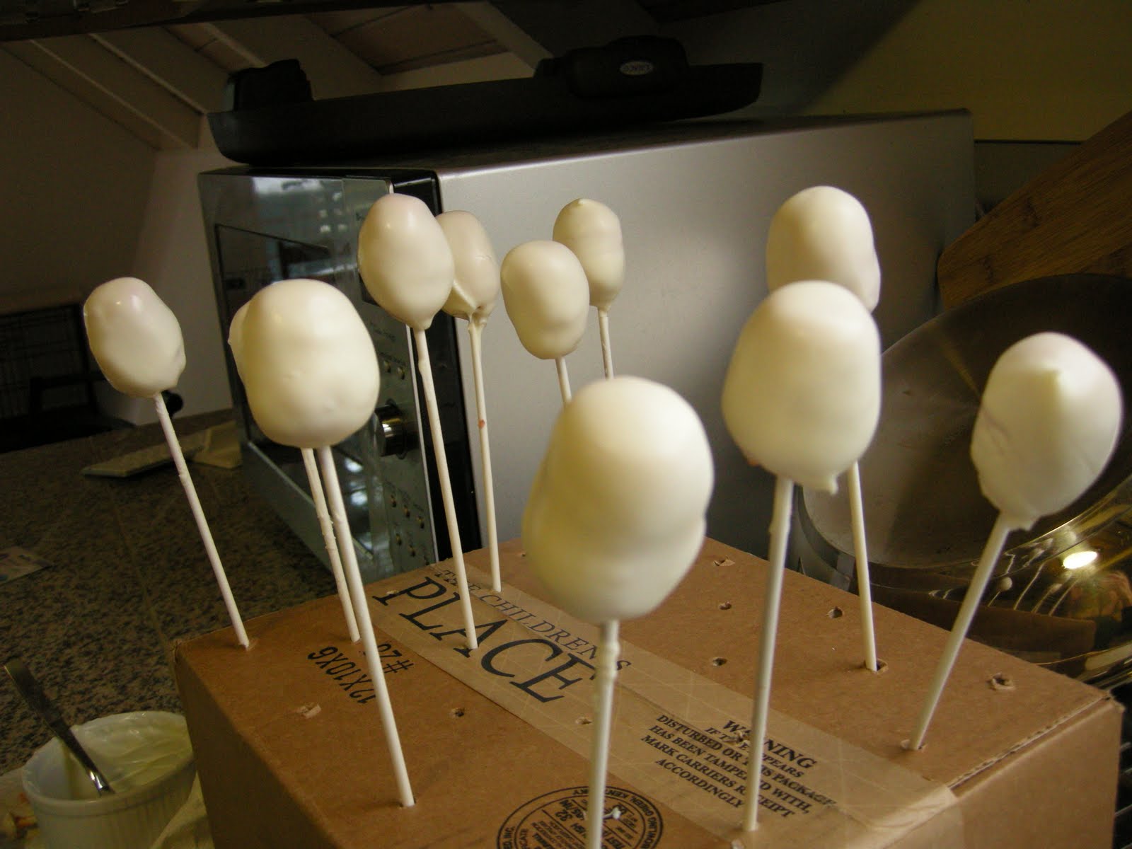 Cake Pop Insanity! My First Cake Pops FAIL!