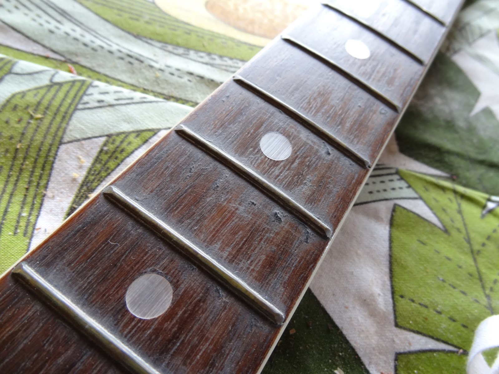 Shonky Tips and tricks Cleaning a really dirty rosewood fret board