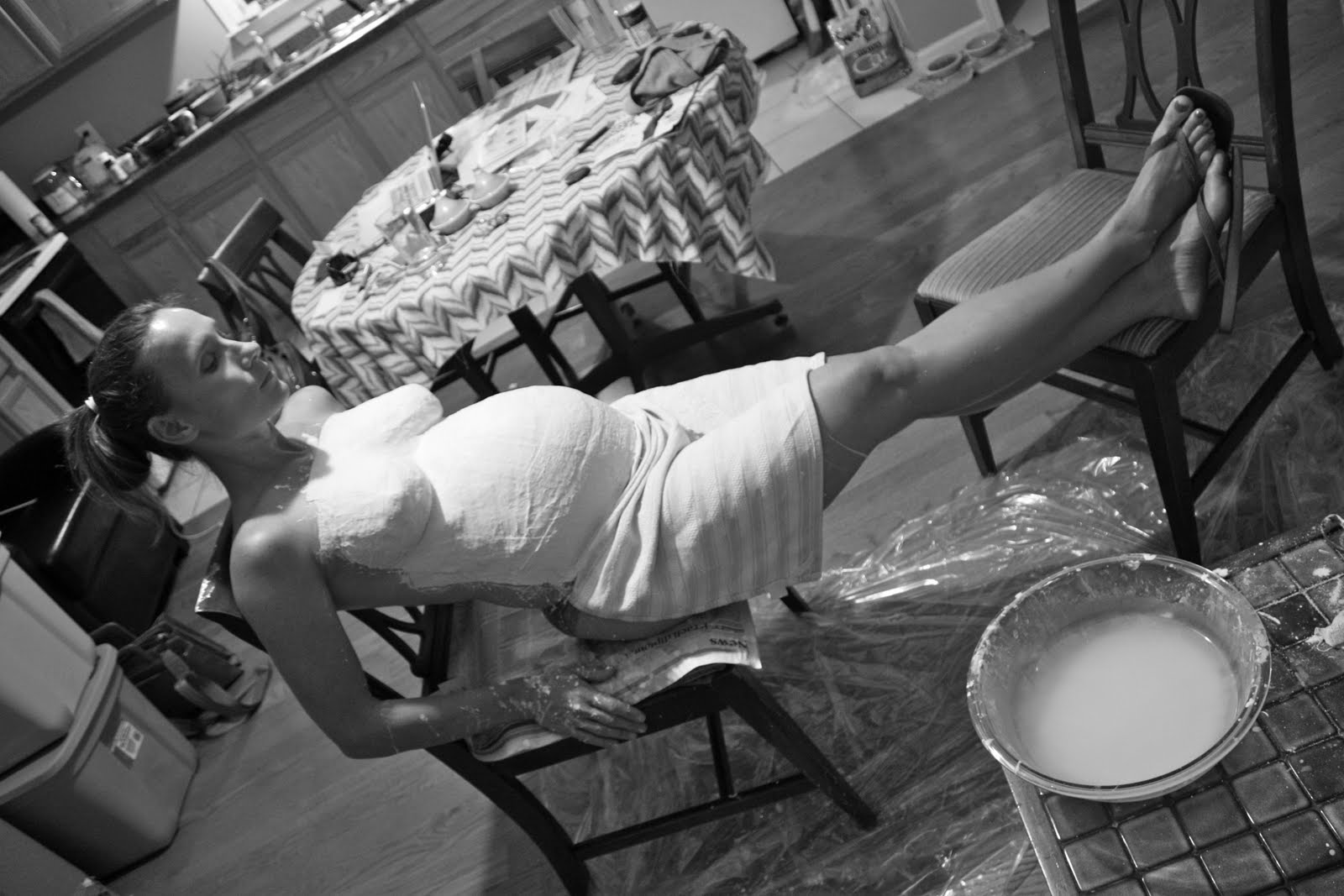 Viva Cindy Making a Plaster Baby Belly Cast