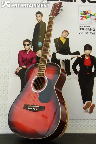 pics - [Pics] Big Bang Japan Blog publica: Guitarra usada en Tonight en el Love & Hope Tour  TONIGHT+GUITAR+LOVE+%2526+HOPE+JAPAN+8