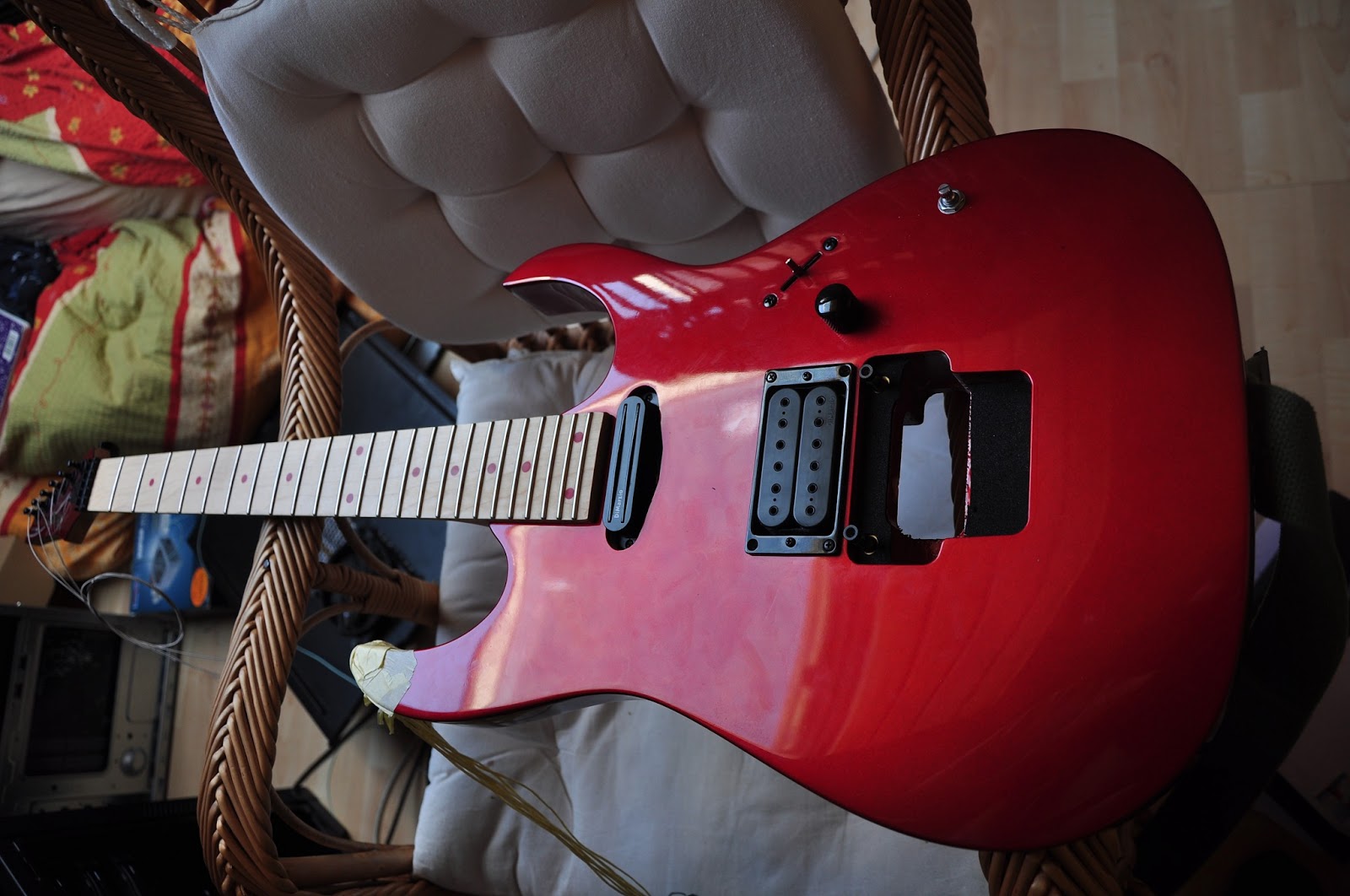 Young Guitarrist The Ibanez RGR465 gets Floyd Rose Special!