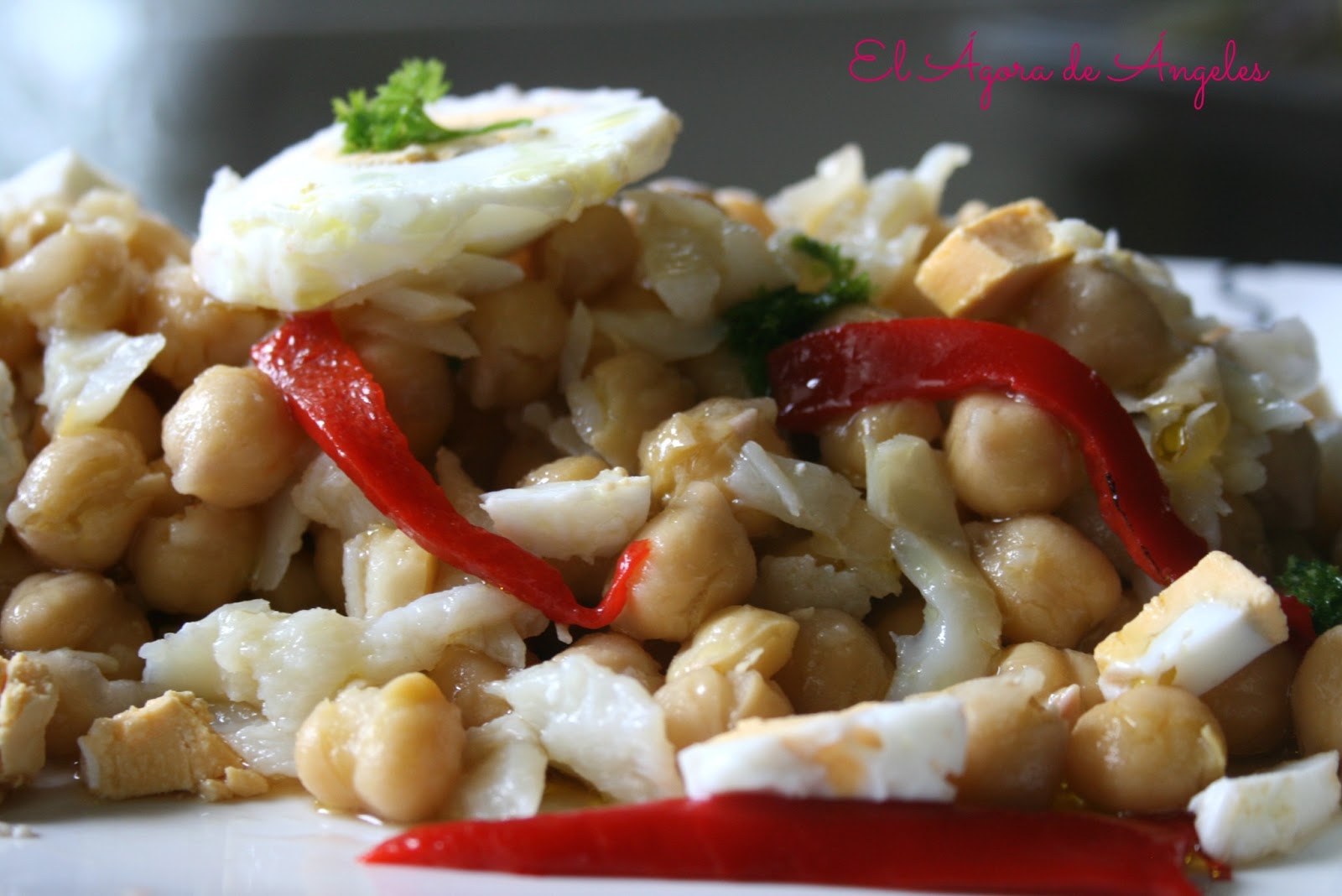 El Ágora de Ángeles ENSALADA DE GARBANZOS CON BACALAO
