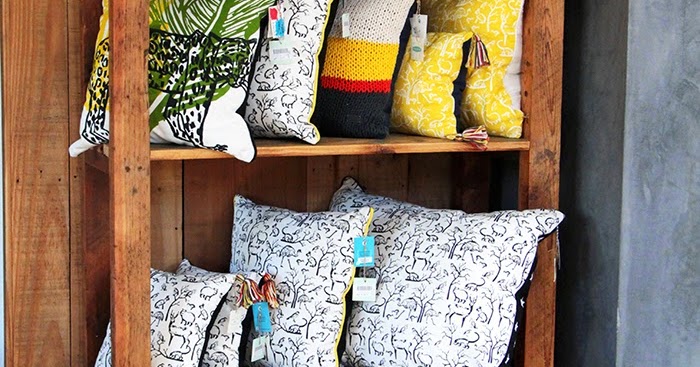 Boulevard Saenz Peña: DE MUEBLES, ALMOHADONES Y DOMINGOS