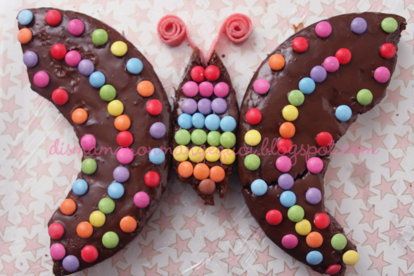 pour la dcoupe du gteau vous coupez votre gteau cuit en deux puis vous formez les ailes du papillon en rcuprant les deux demi ovales pour recrer - Gateau Anniversaire Fille 5 Ans pour la dcoupe du gteau vous coupez votre gteau cuit en deux puis vous formez les ailes du papillon en rcuprant les deux demi ovales pour recrer - Gateau Anniversaire Fille 5 Ans